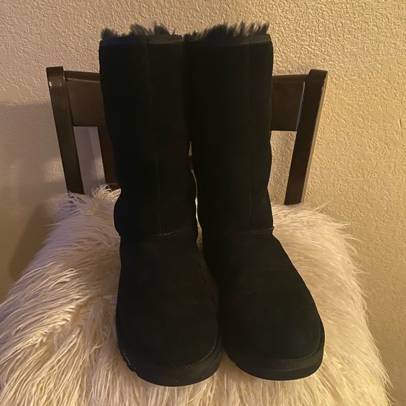 Black Uggs - Picture 3 of 7